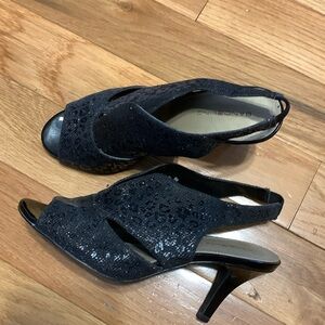 Bandolino Size 8 slings black sparkle